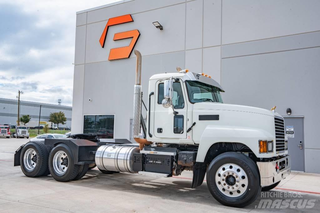 Mack Pinnacle 64T Trækkere