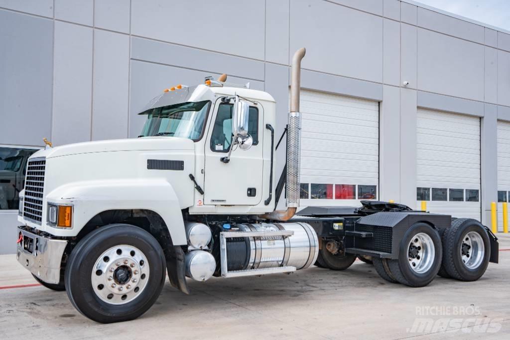 Mack Pinnacle 64T Trækkere