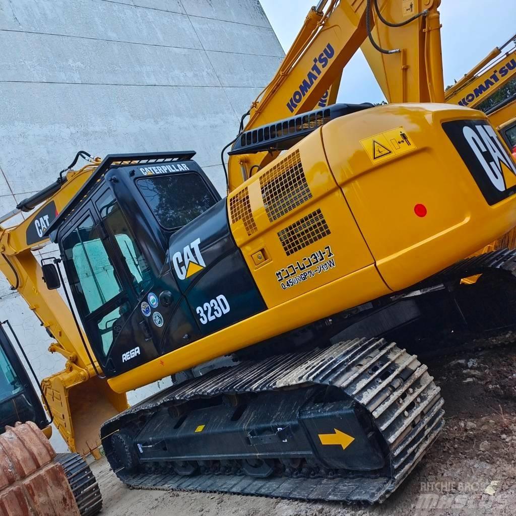 CAT 323 D Gravemaskiner på larvebånd