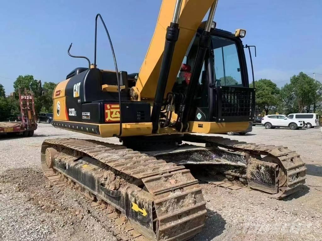 CAT 323D Gravemaskiner på larvebånd