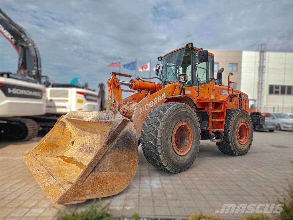 Doosan DL 300 Læssemaskiner på hjul