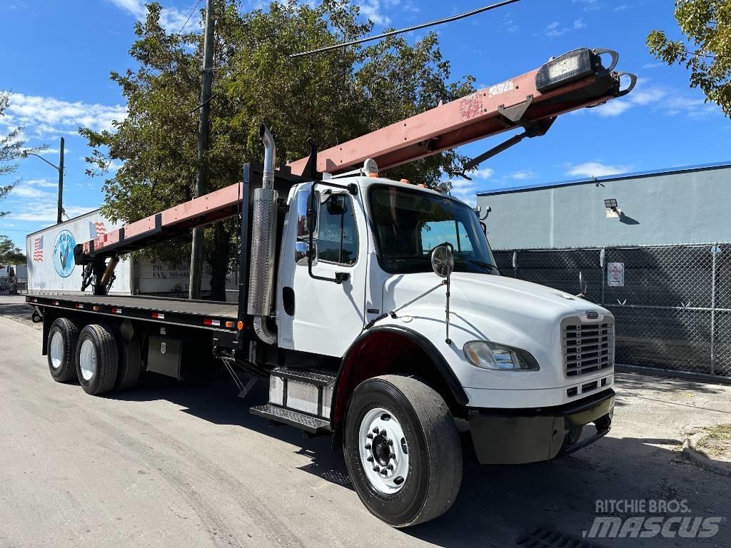 Freightliner M2 Lastbil med lad/Flatbed