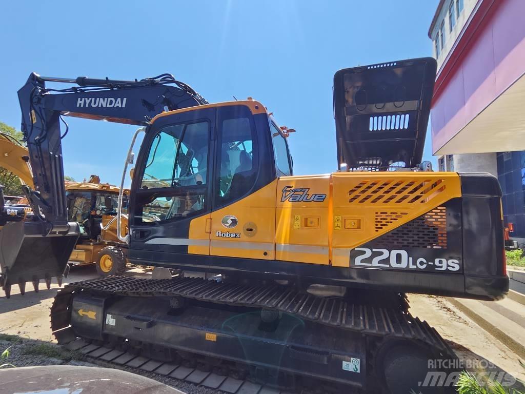 Hyundai Robex 220 LC Gravemaskiner på larvebånd