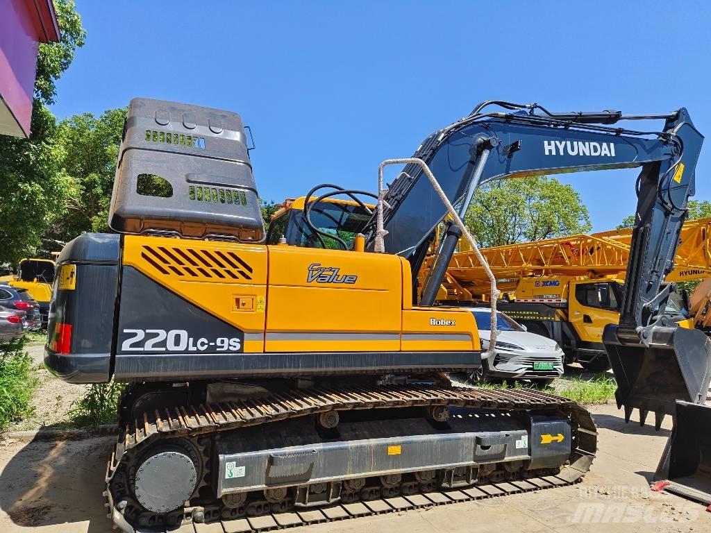 Hyundai Robex 220 LC Gravemaskiner på larvebånd