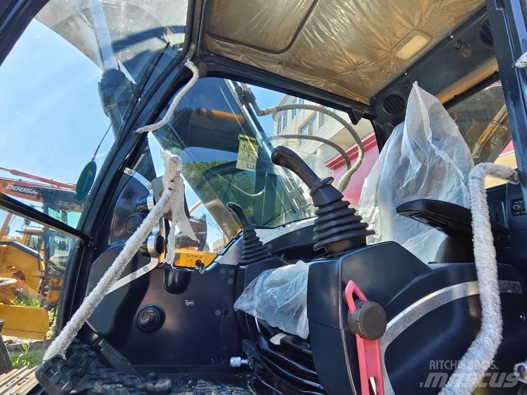 Hyundai Robex 220 LC Gravemaskiner på larvebånd