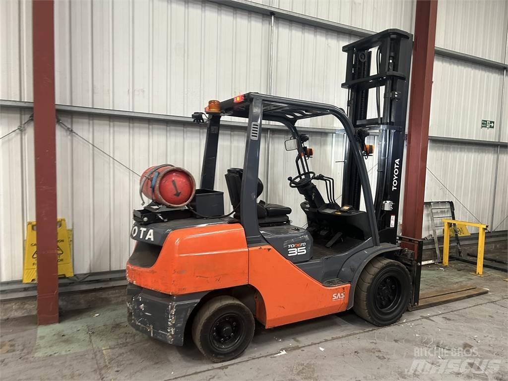 Toyota 02-8FGJF35 LPG gaffeltrucks