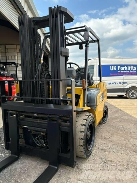 CAT DP 35 N Diesel gaffeltrucks