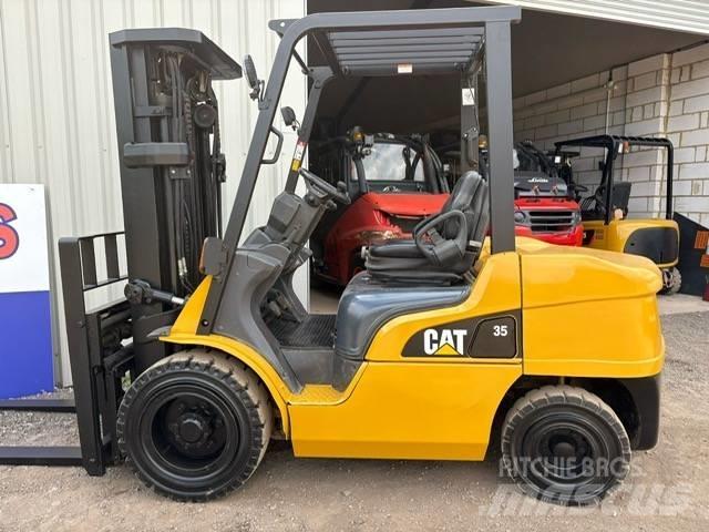 CAT DP 35 N Diesel gaffeltrucks