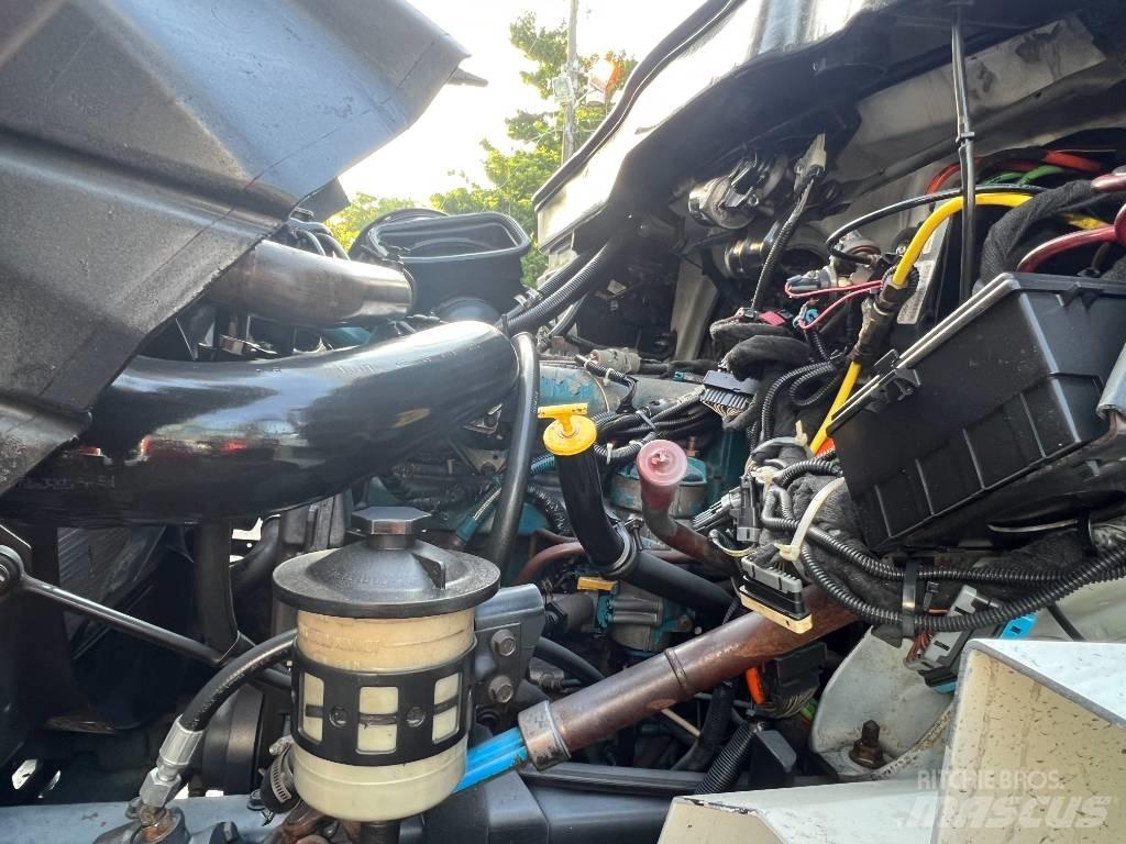 International 7400 Slamsuger