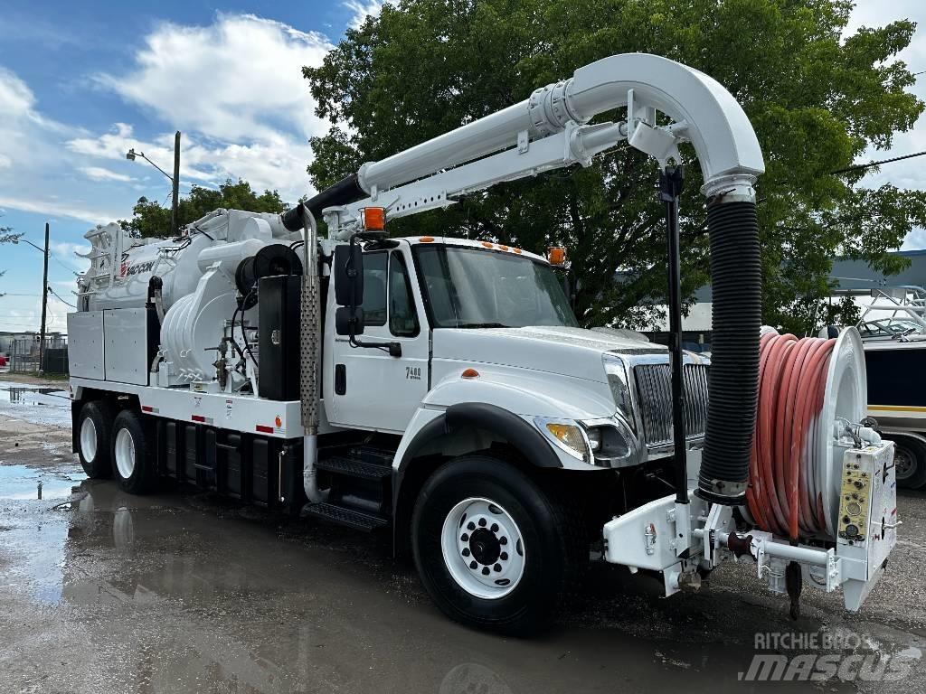 International 7400 Slamsuger