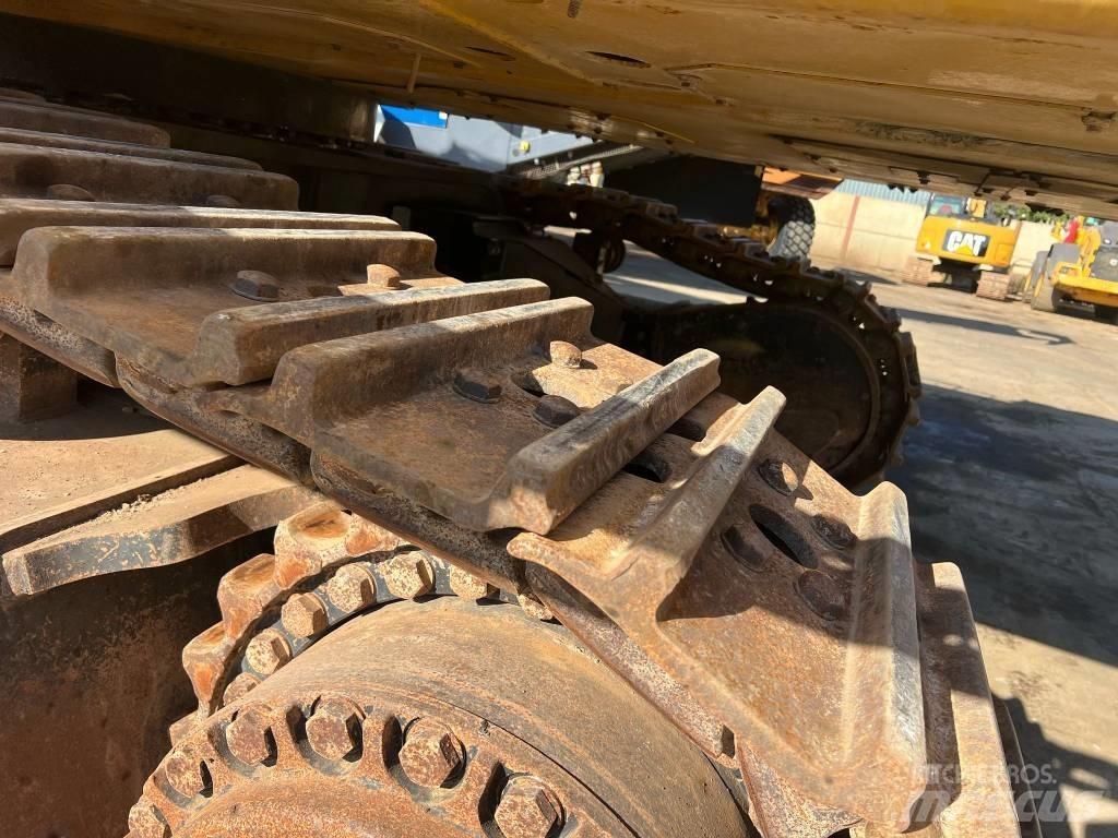 CAT 390 D Gravemaskiner på larvebånd