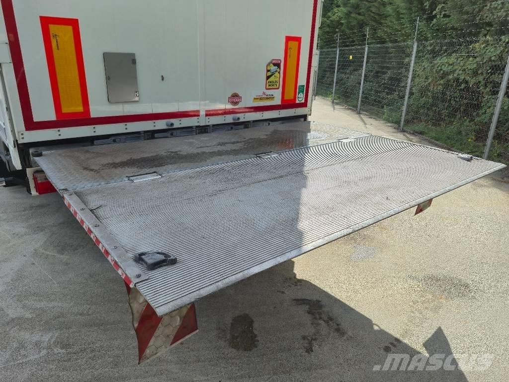 Kässbohrer Maxima Semi-trailer med fast kasse