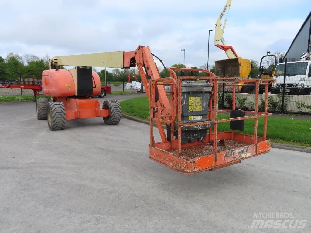 JLG 800 AJ Bomlifte med knækarm