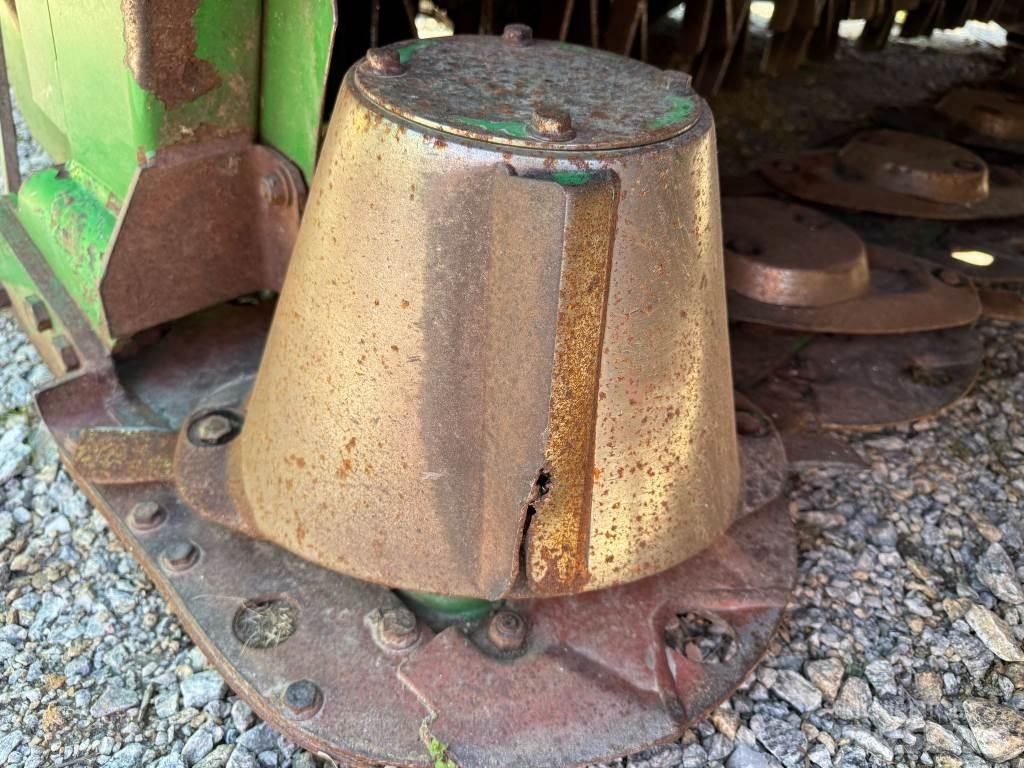 John Deere 131 Monterede og efterspændte slåmaskiner