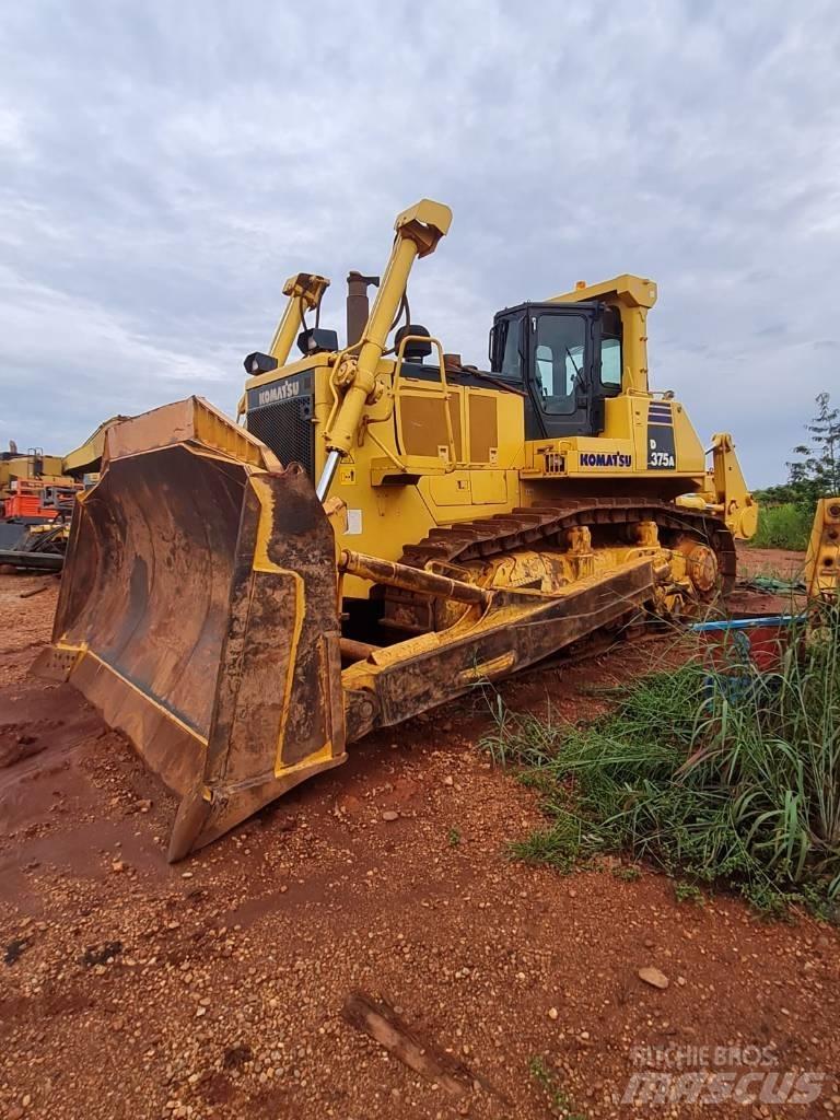 Komatsu D 375 A Bulldozer på larvebånd