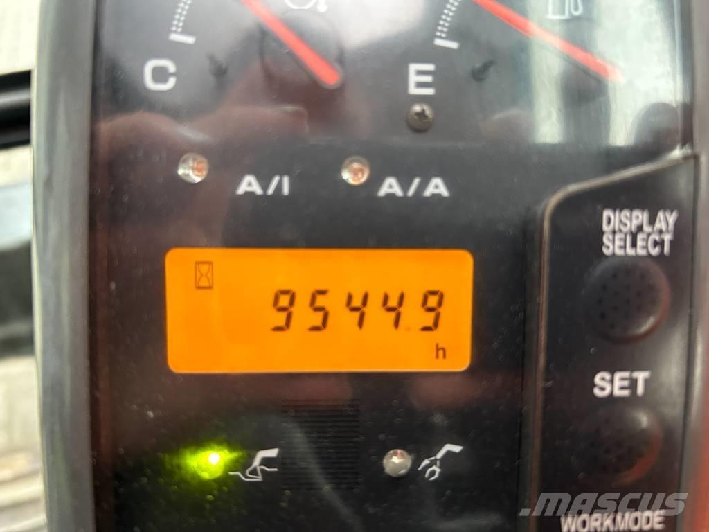 Hitachi ZX 135 US Gravemaskiner på larvebånd