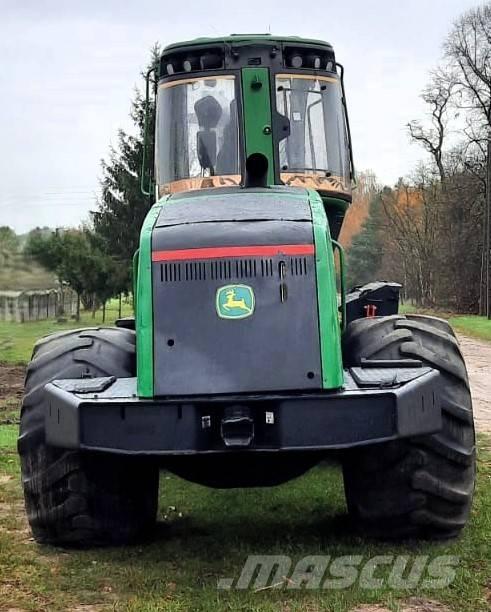 John Deere 1070 E Skovningsmaskiner