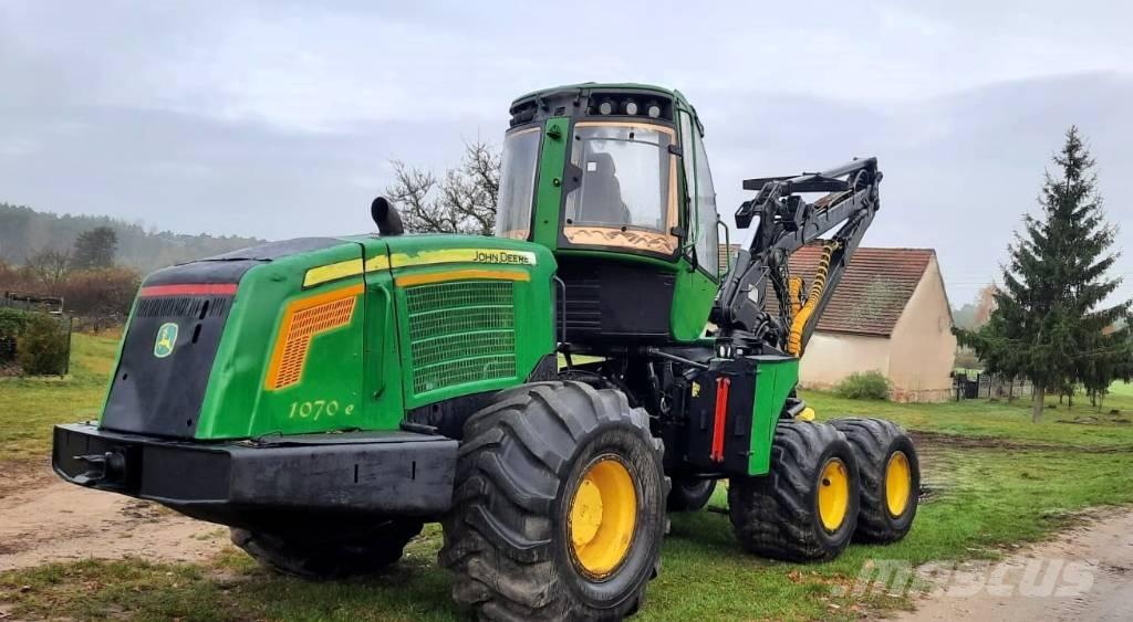 John Deere 1070 E Skovningsmaskiner