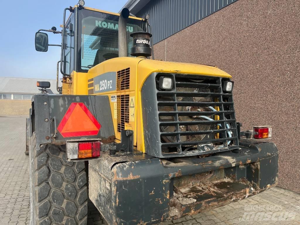 Komatsu WA 250 PZ-5 Læssemaskiner på hjul