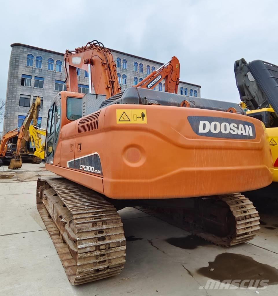 Doosan DX 300 LC Gravemaskiner på larvebånd