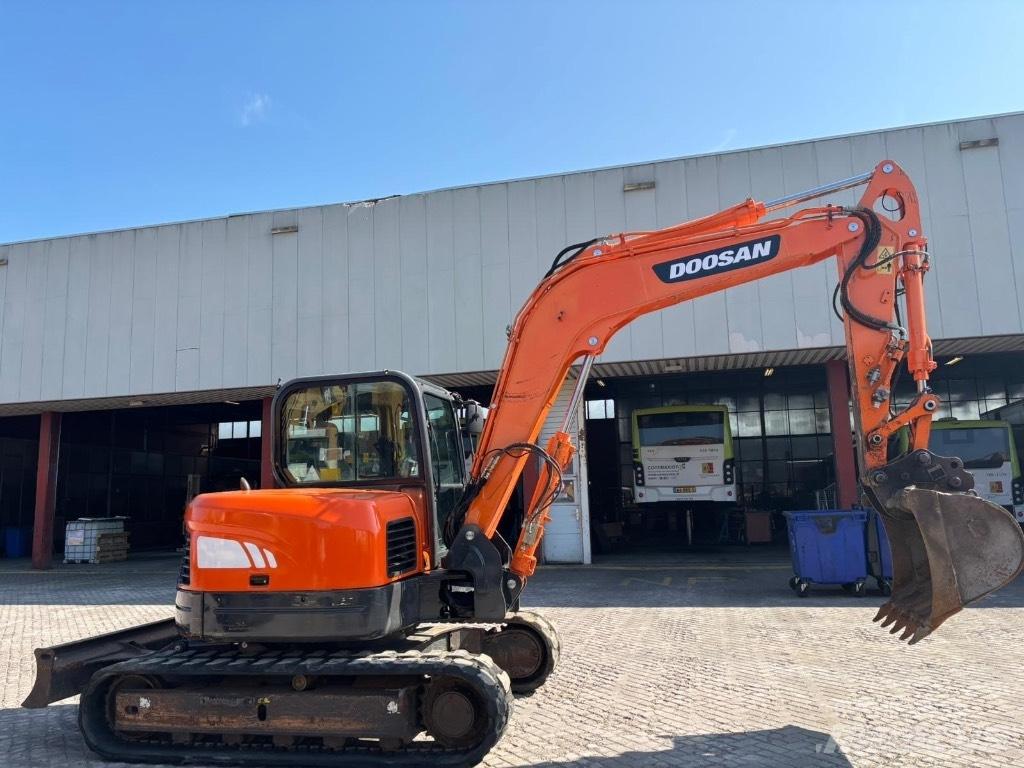 Doosan DX 80 R Midi-gravemaskiner 7t - 12t