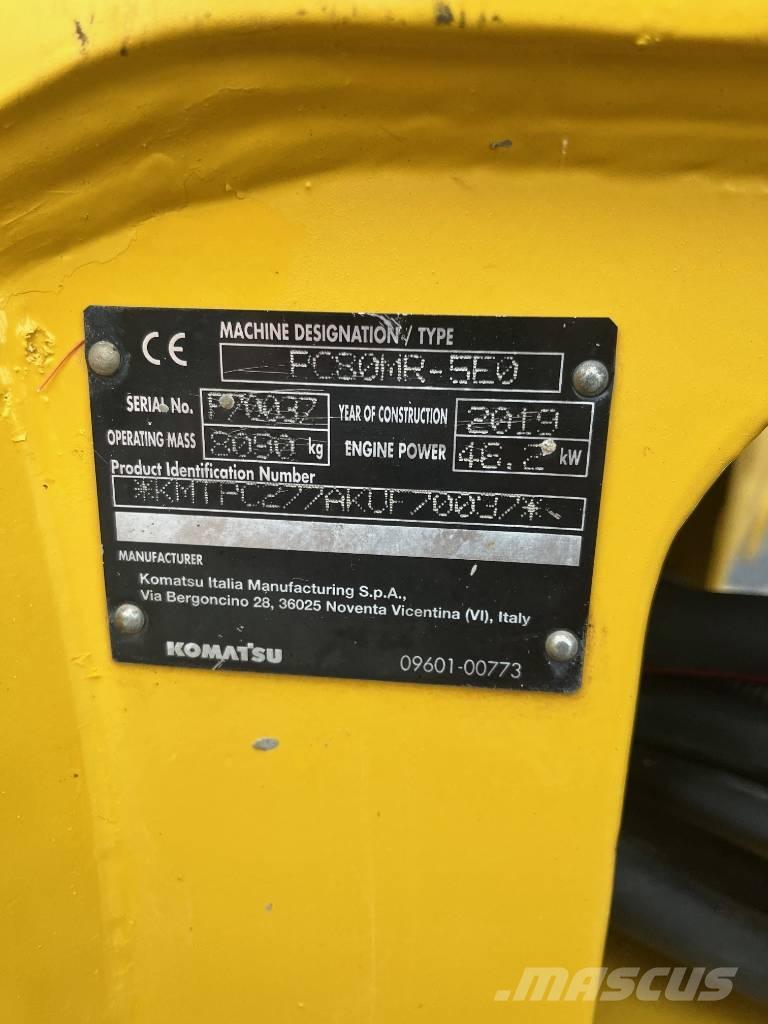 Komatsu PC80MR-5E0 Midi-gravemaskiner 7t - 12t