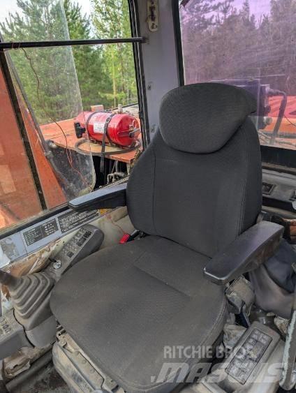 Hitachi EX100M-2 Gravemaskiner på larvebånd
