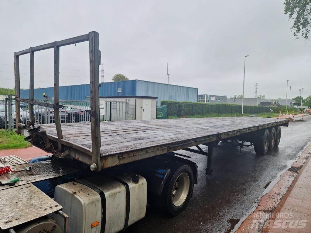 LAG 0-3-39 Semi-trailer med lad/flatbed