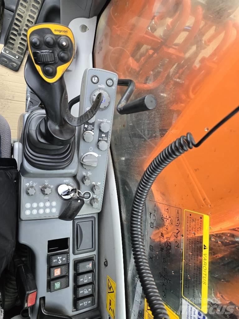 Hitachi ZX 220W-5 Gravemaskiner på hjul