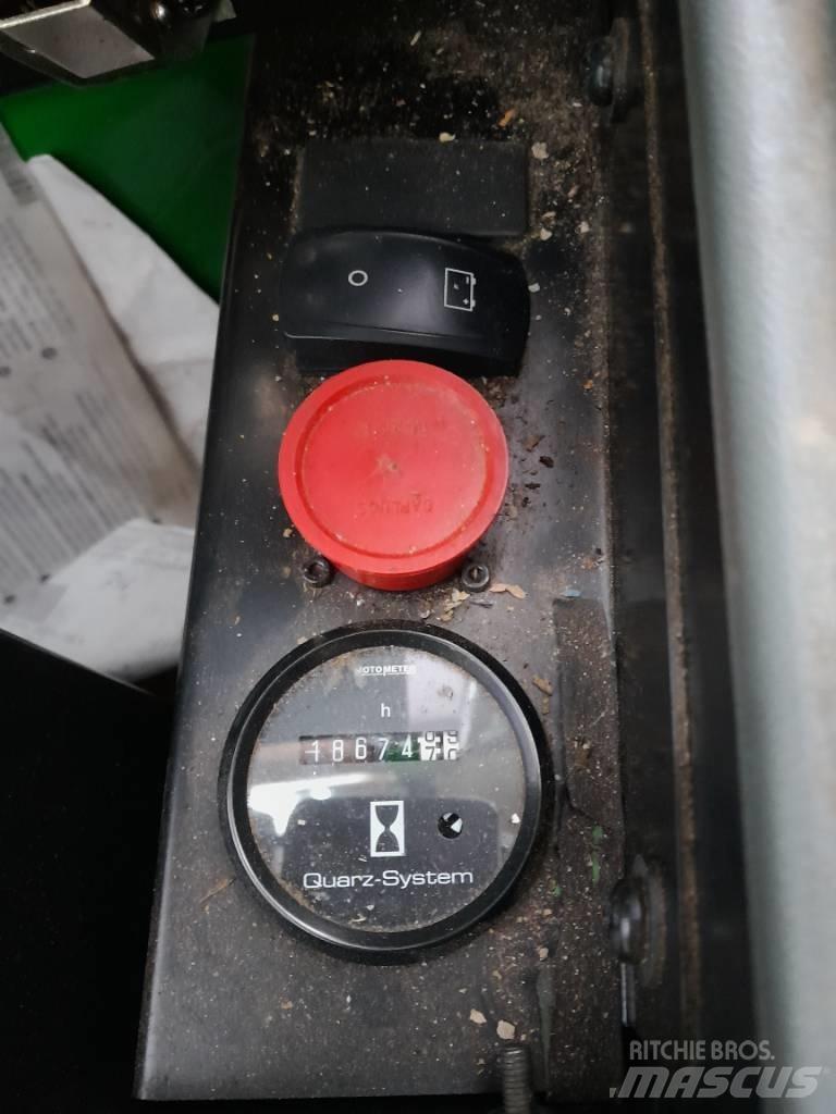 John Deere 1010 E Udkørselsmaskiner