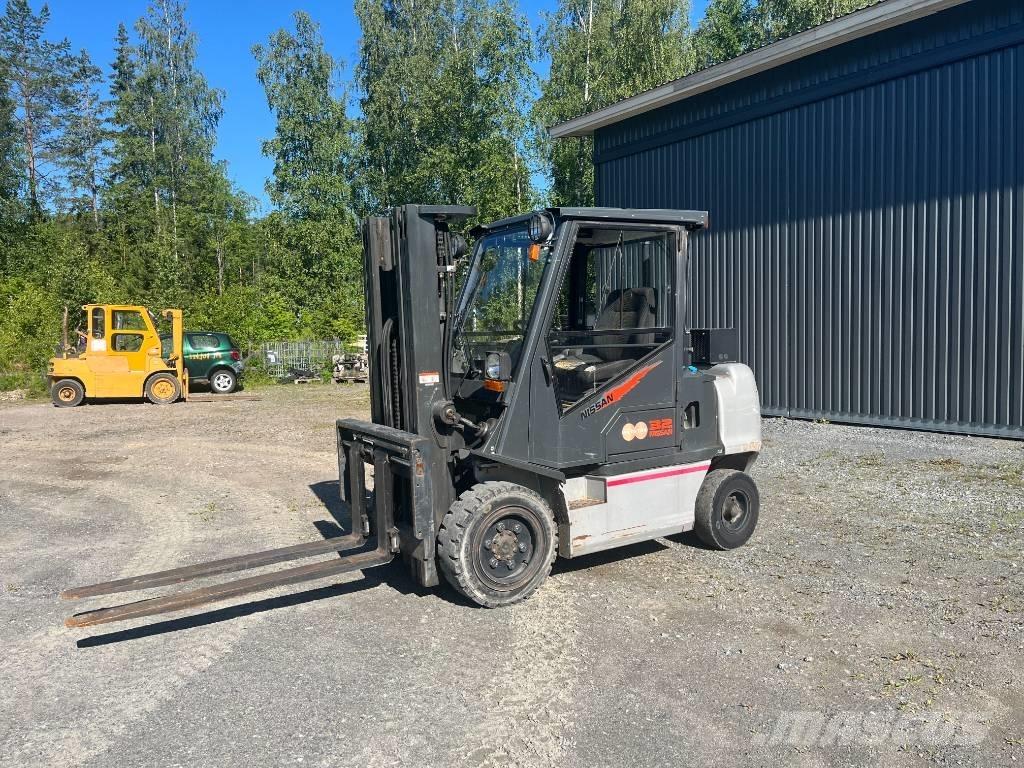 Nissan FGD02A320 Diesel gaffeltrucks