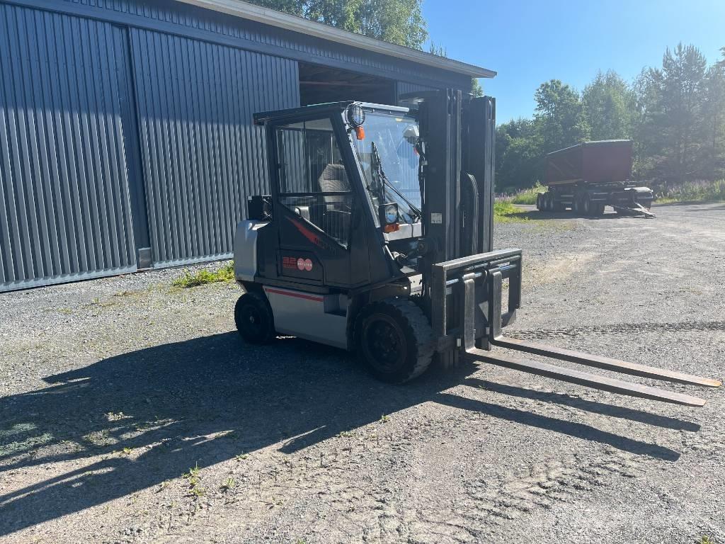 Nissan FGD02A320 Diesel gaffeltrucks