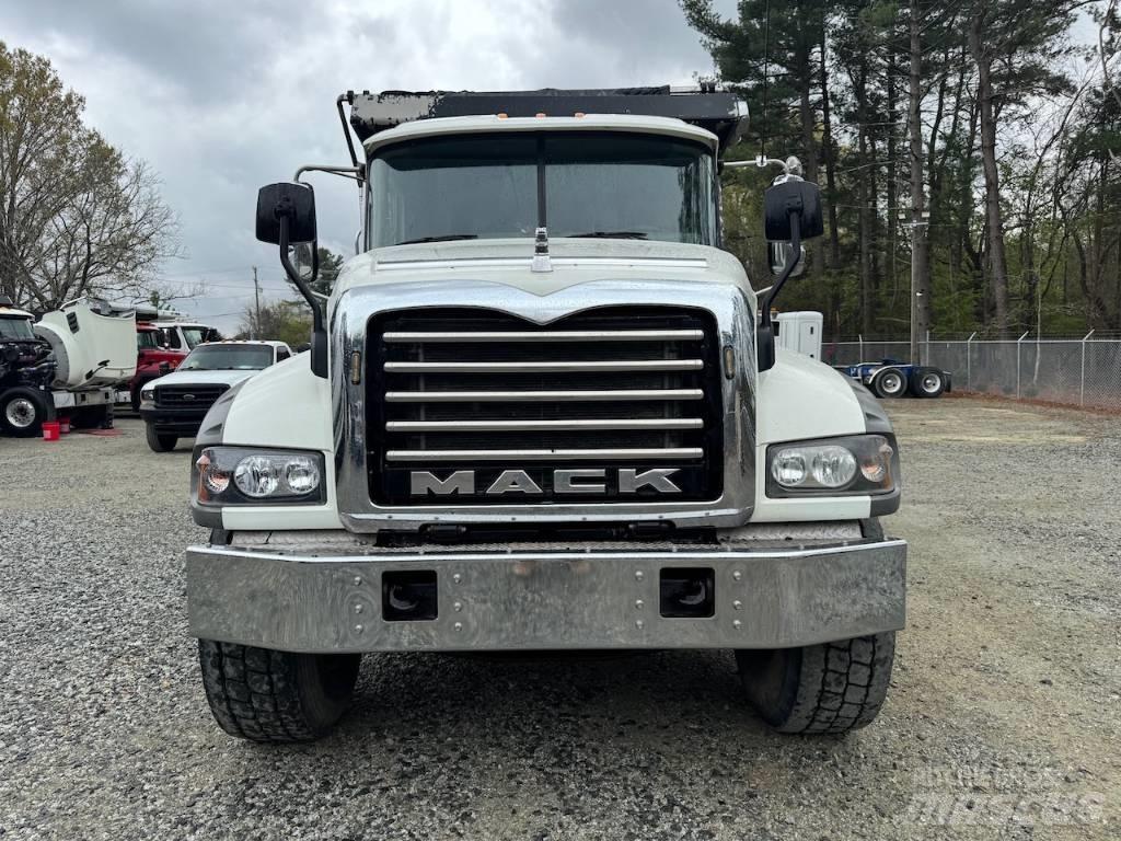 Mack GU433 Lastbiler med tip