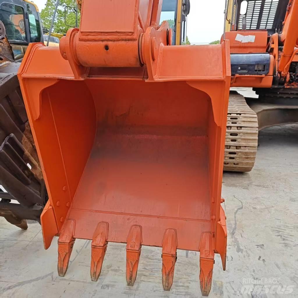 Hitachi ZX 210 Gravemaskiner på larvebånd