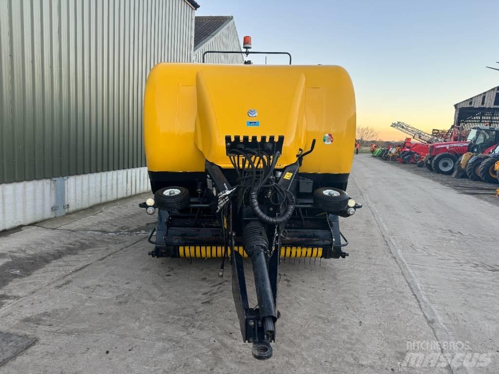 New Holland BB 9060 Pressere til firkantede baller