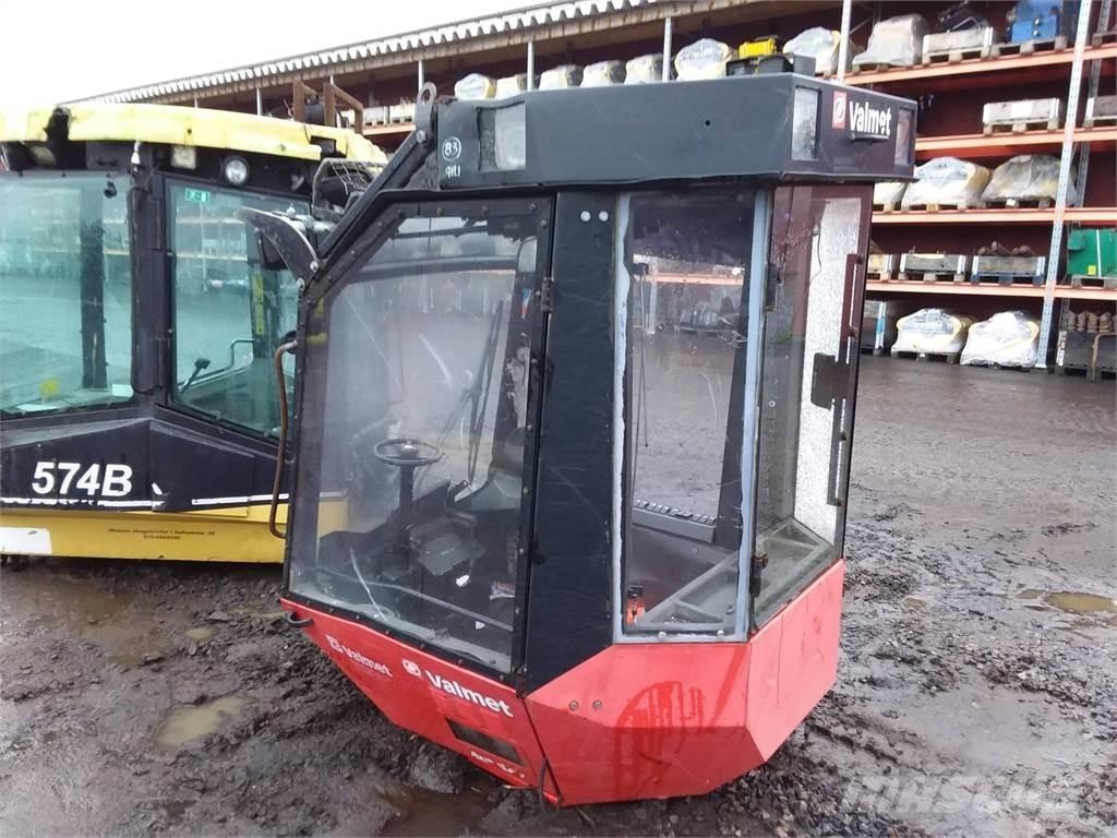 Valmet 911.1 Kabiner og interiør