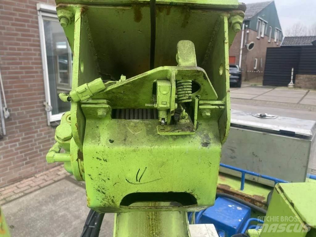 Maeda MC-305C Kraner på larvebånd