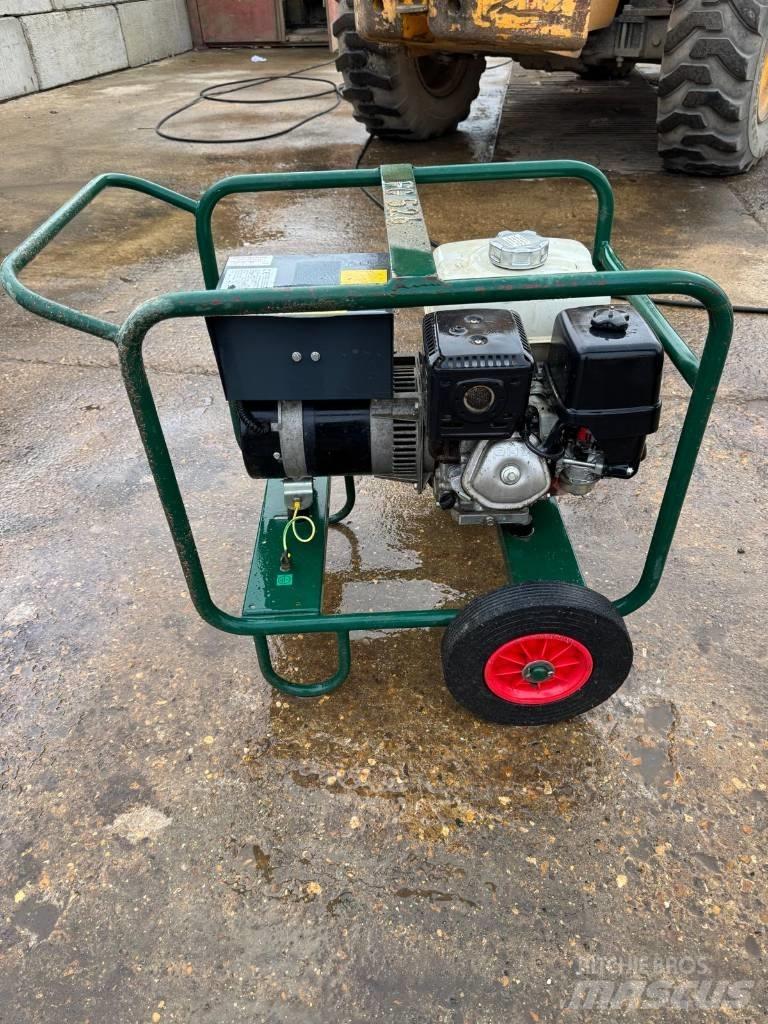 Harrington 3.8KVA Benzingeneratorer
