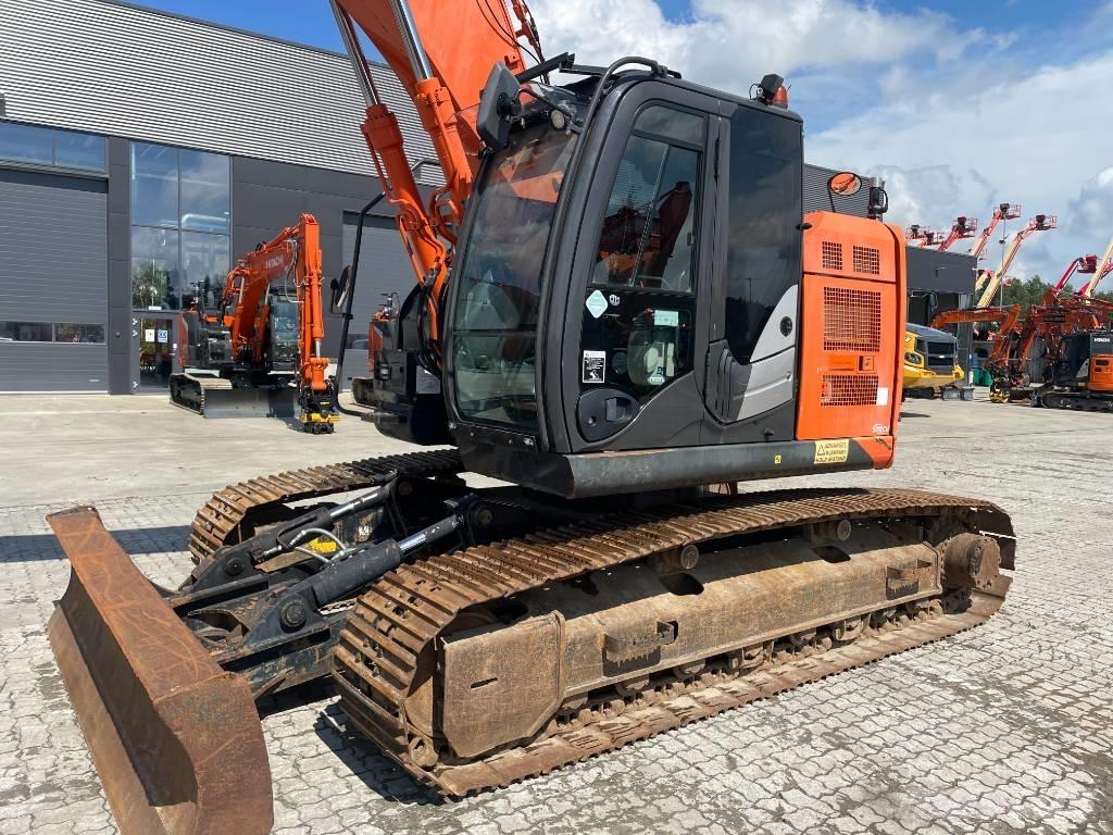 Hitachi ZX225USLC-5 Gravemaskiner på larvebånd