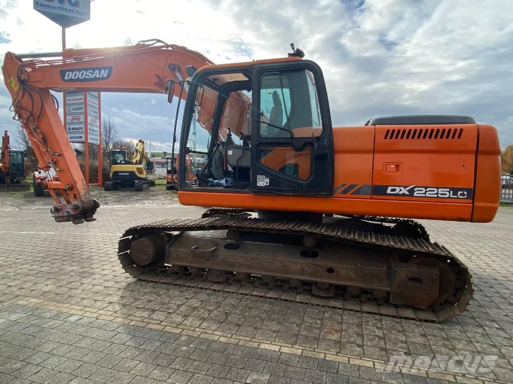 Doosan DX 225 LC Gravemaskiner på larvebånd