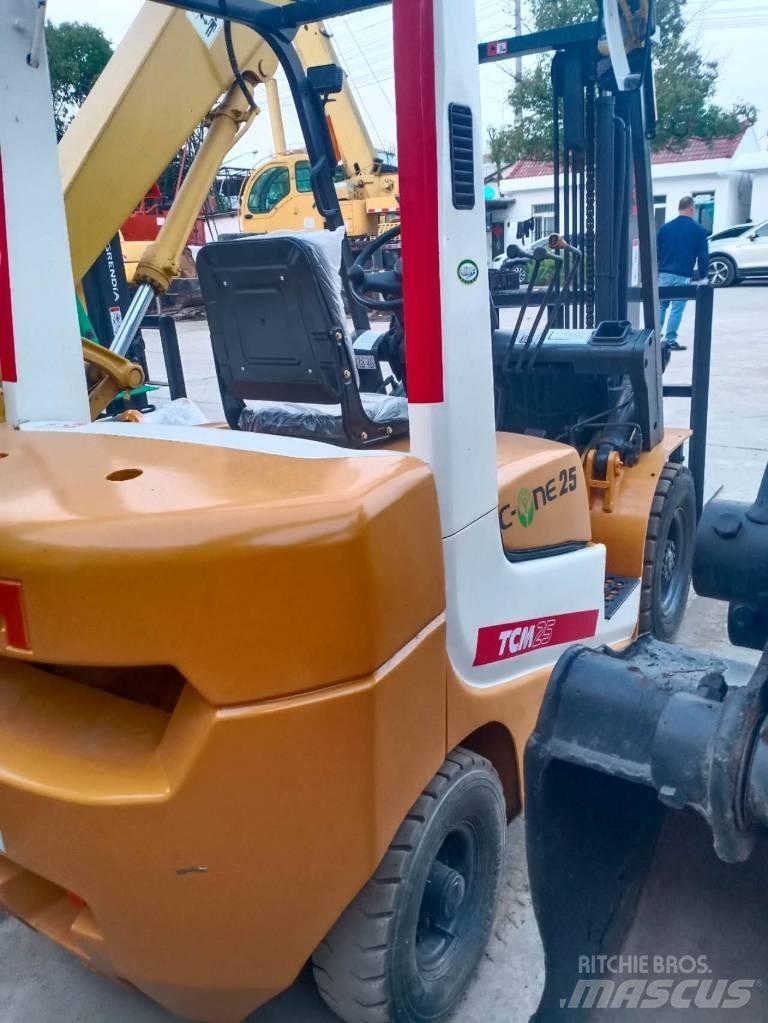 TCM FD 25 Diesel gaffeltrucks