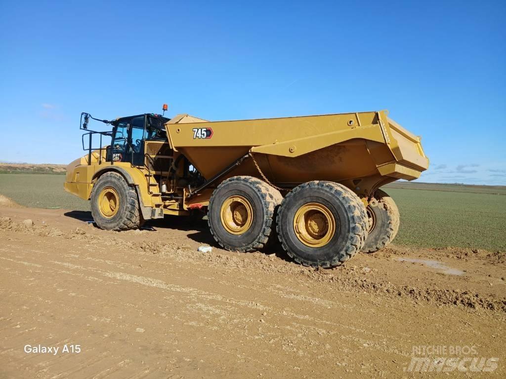 CAT 745 Terrængående lastbiler