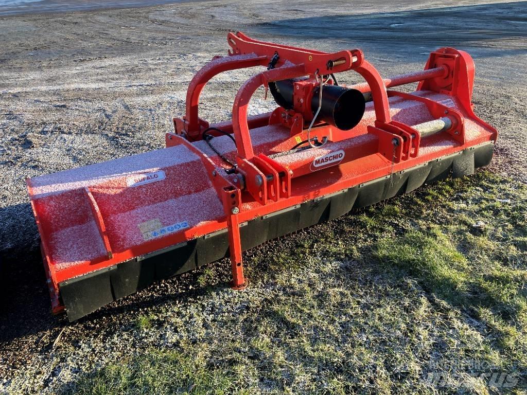 Maschio bufalo 300 Græsklippere og skårlæggere