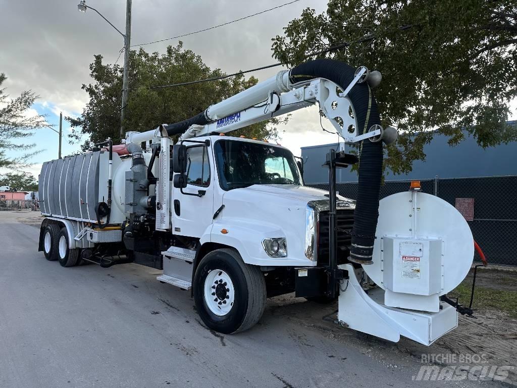 Freightliner 114SD Slamsuger