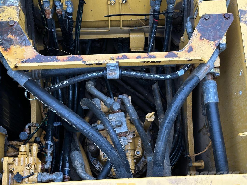 CAT 320FL Gravemaskiner på larvebånd