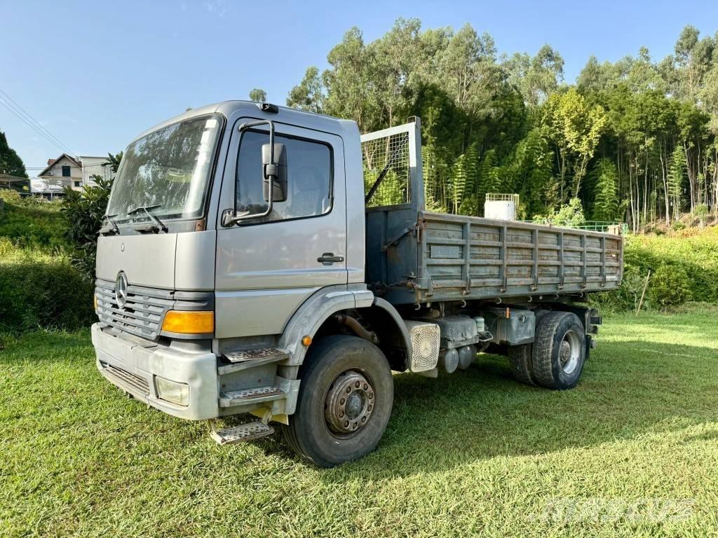 Mercedes-Benz 1828 Lastbiler med tip