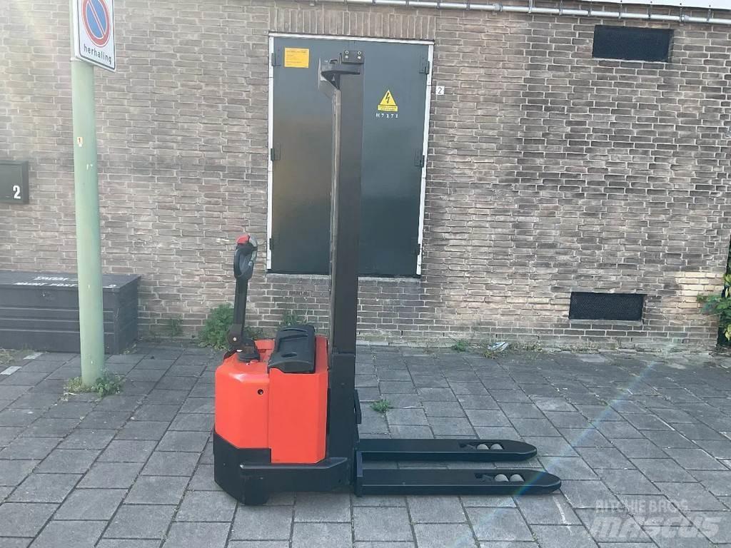Toyota BT SWE120L Gaffelstabler med gående fører