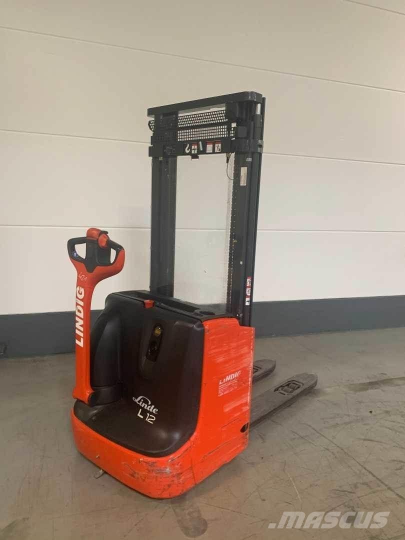 Linde L12I Selvkørende stablere