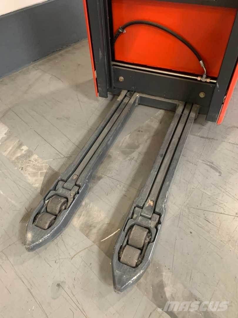 Linde L12I Selvkørende stablere