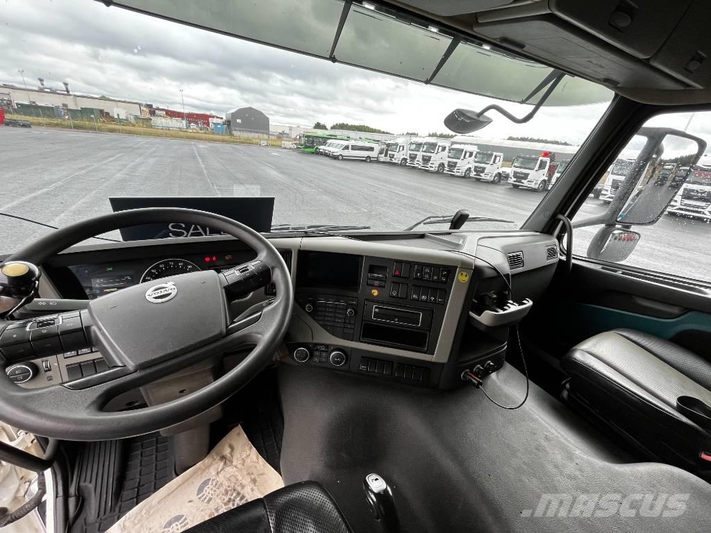 Volvo FM 6X2 Skip loader